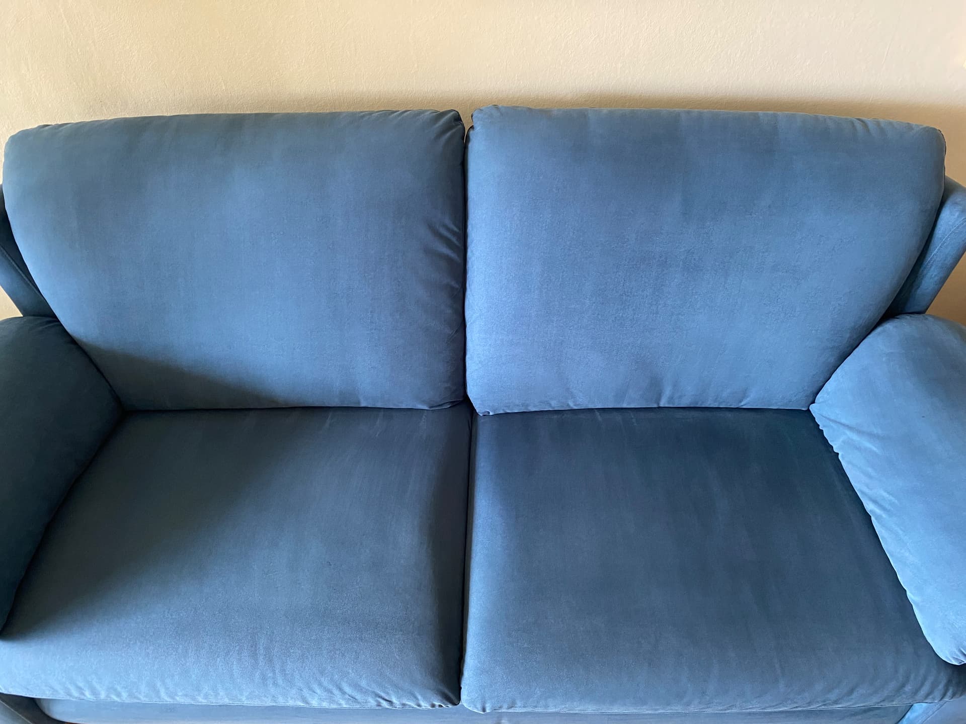 Microfaser-Sofa blau · Bayern nachher