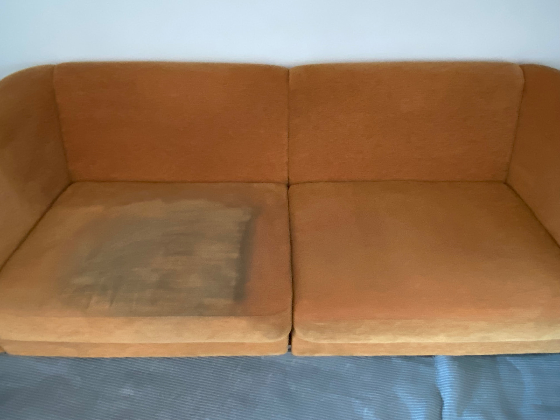 Sofa orange Sitzfläche · München vorher