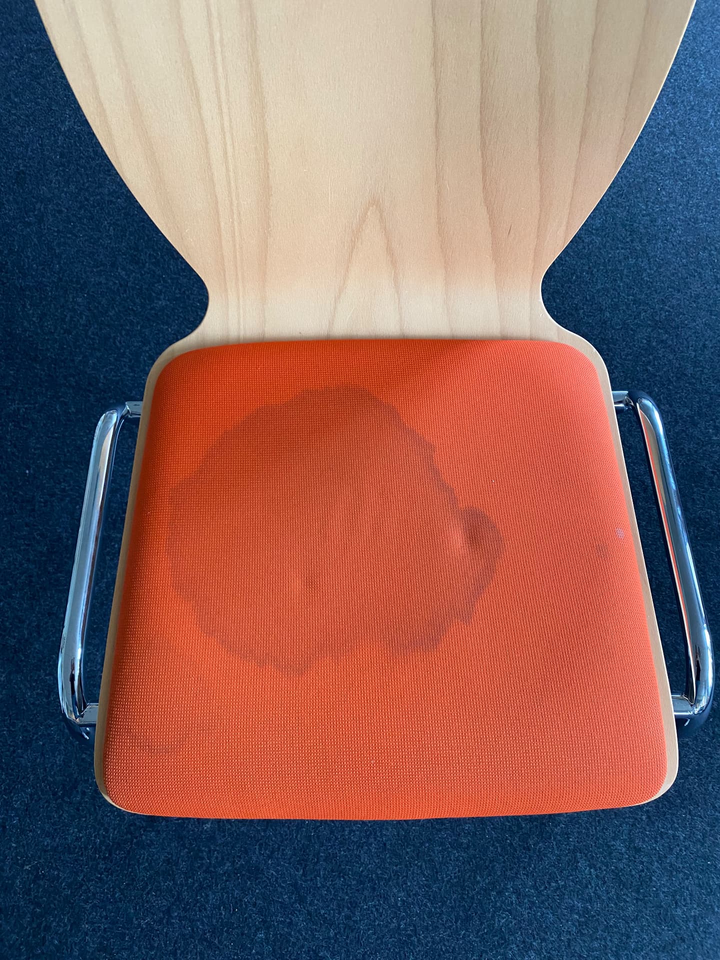 Besucherstuhl orange · Bayern vorher